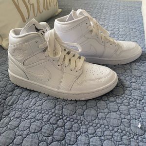 Womens Nike Air Jordan 1 Mid (White Snakeskin) Size 7.5